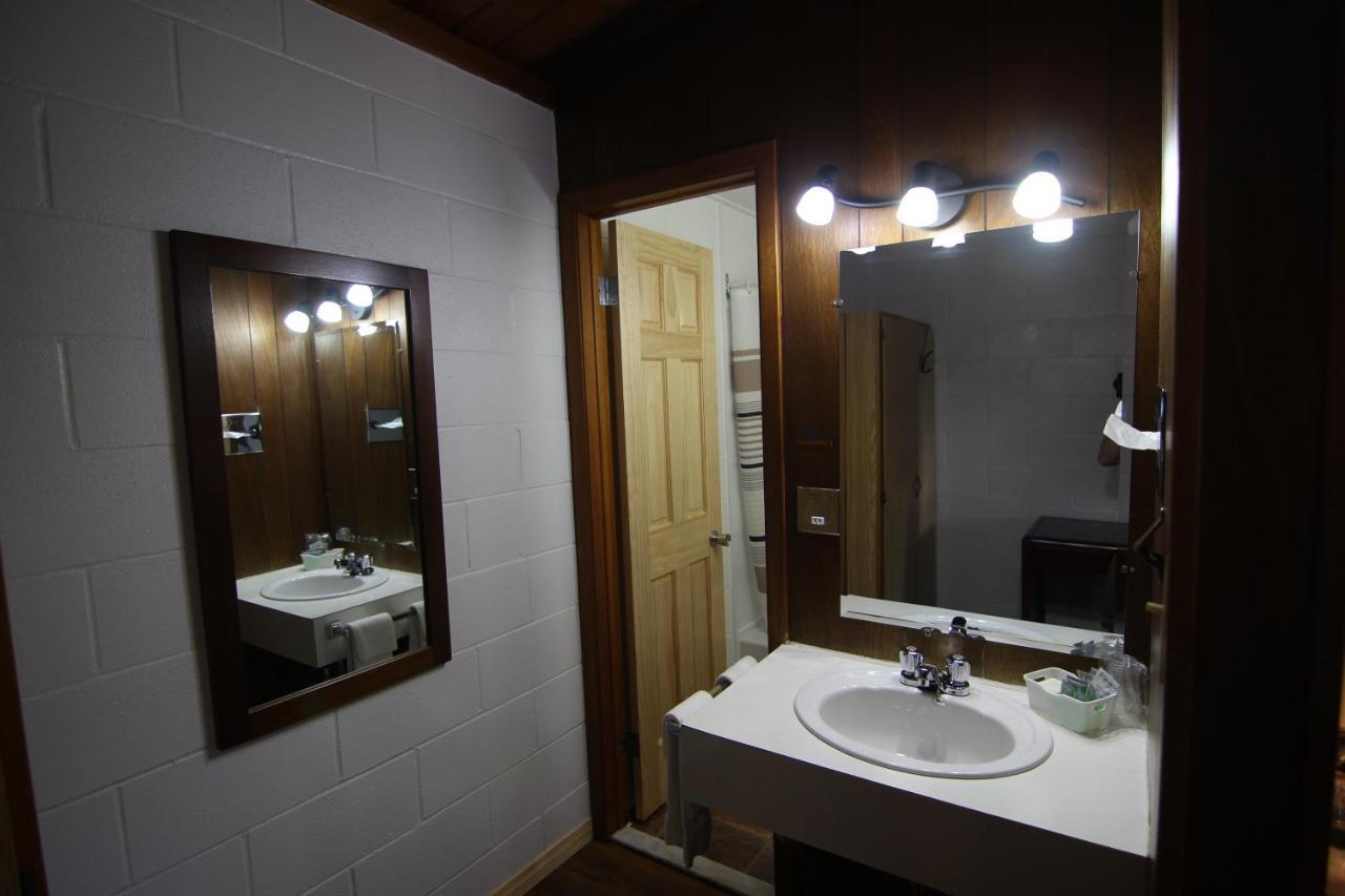 שרברוק Motel Lennoxville מראה חיצוני תמונה