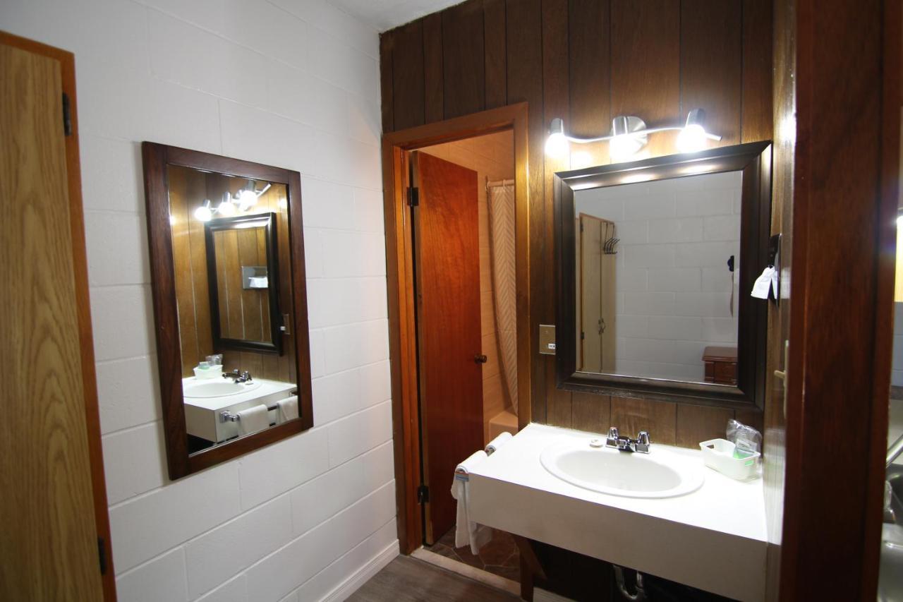 שרברוק Motel Lennoxville מראה חיצוני תמונה