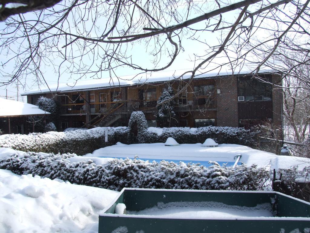 שרברוק Motel Lennoxville מראה חיצוני תמונה