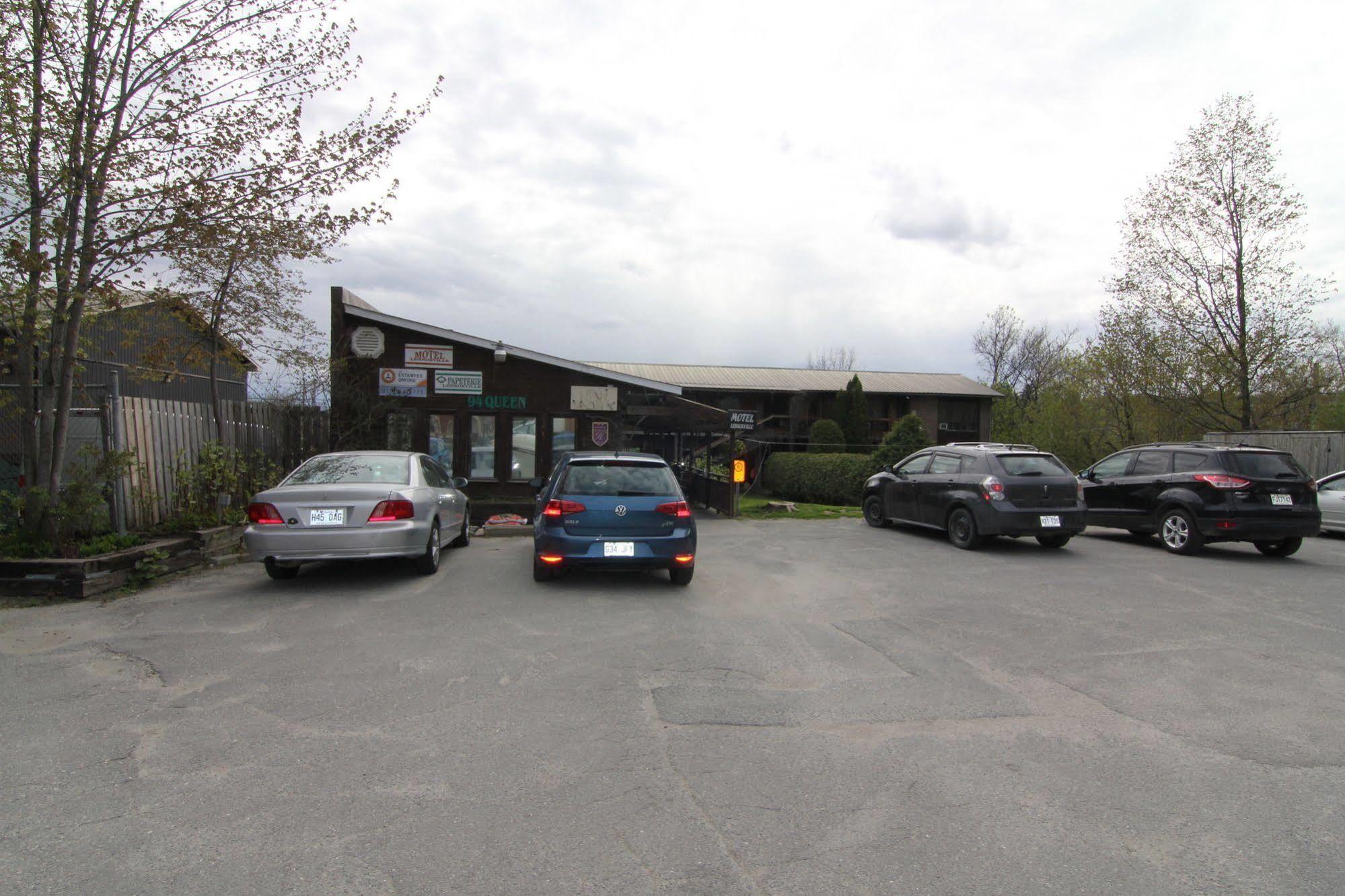 שרברוק Motel Lennoxville מראה חיצוני תמונה