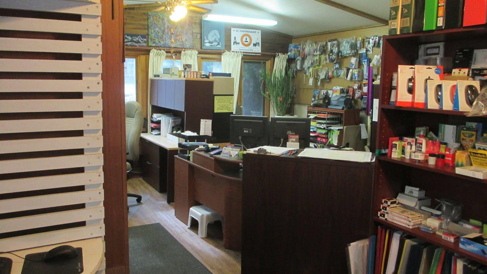 שרברוק Motel Lennoxville מראה חיצוני תמונה